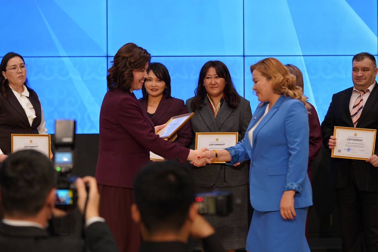 Жулдыз Сулейменова вручила сертификаты 403 резервистам проекта «1000 лидеров изменений в образовании»