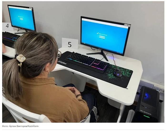 Около 300 тысяч казахстанских педагогов бесплатно обучили использованию ИИ