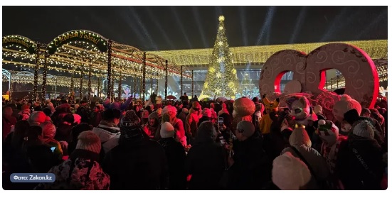 В Алматы зажгли главную елку города – фоторепортаж