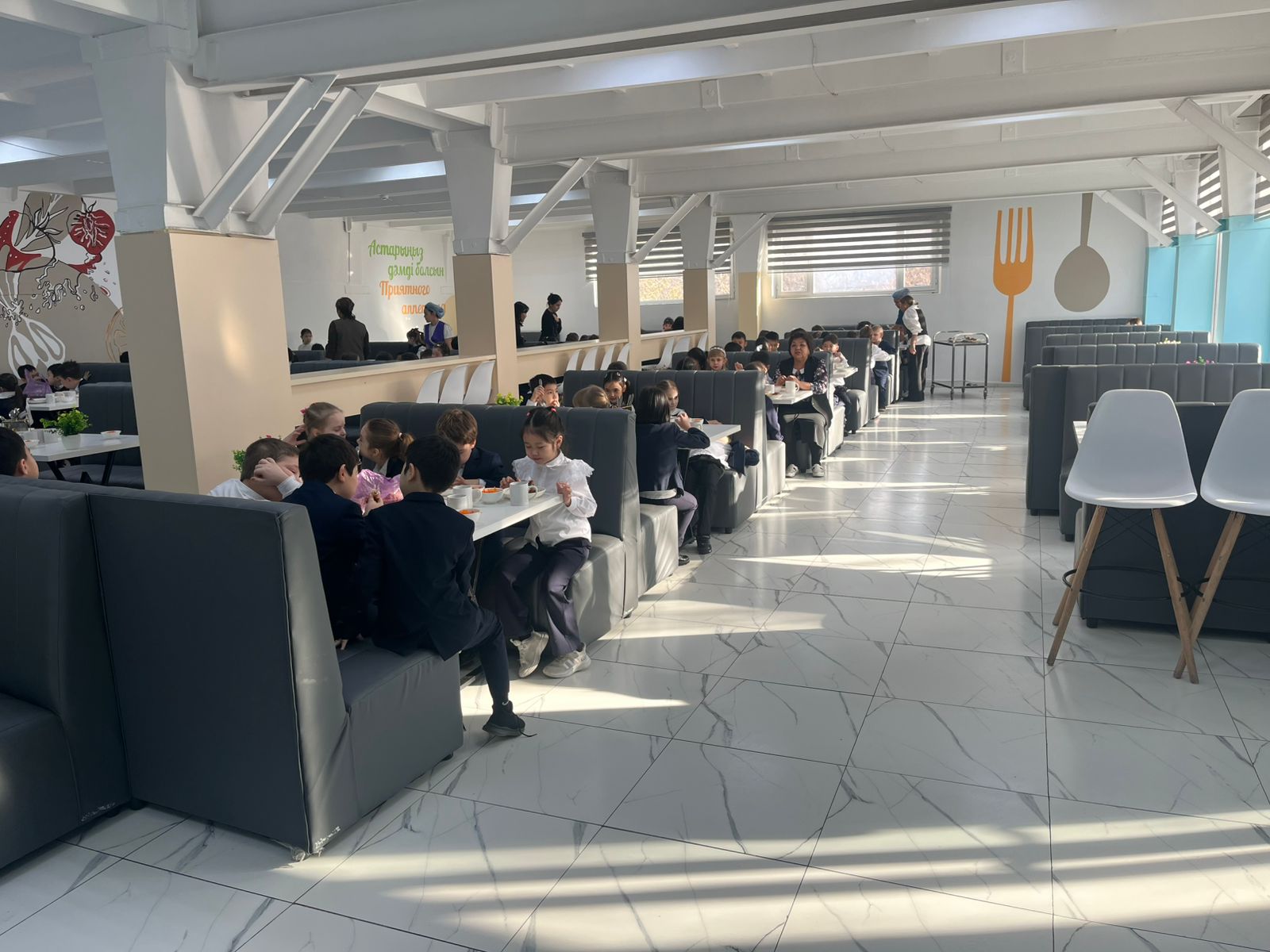 Фото столовой КГУ ОШ 121