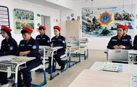 Школьники осваивают профессию спасателя: в Казахстане открыто более 50 классов